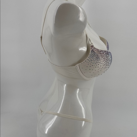 Victoria’s Secret Fashion Show 2010 Swarovski Miraculous Plunge Bra & Thong - Picture 9 of 16